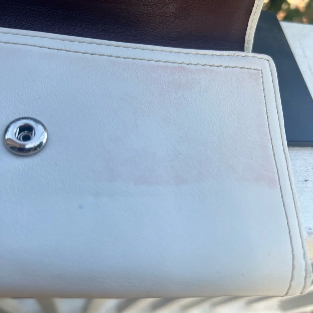 Vintage Coach White Leather Wallet Sophisticated Design Y2K - Picture 9 of 16